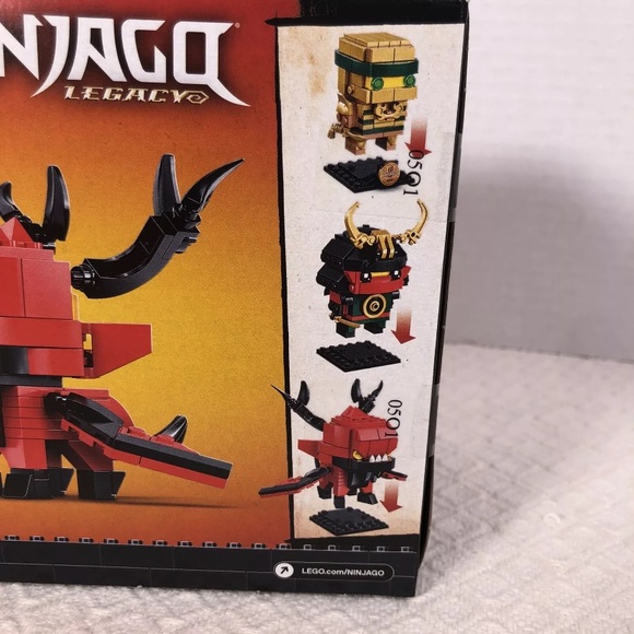 Lego Set #40490 Ninjago 10th Anniversary Brickheadz Golden Lloyd - Picture 5 of 7